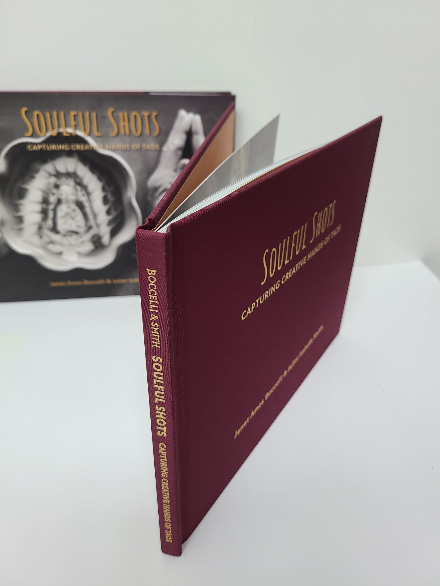 Latte Art: Soulful Shots (Coffee Table linen book)